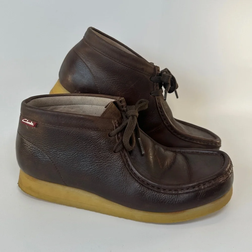 Clark’s Men’s 8.5‎ M Wallabee Boot Beeswax Brown Rubber Sole